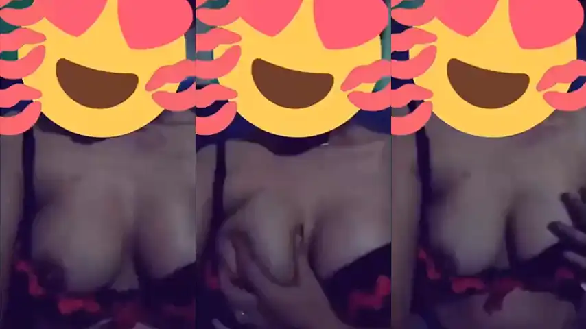 Cewe Bra Merah Hitam Mainin Nenen